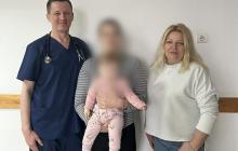 Врятована дівчинка з лікарями