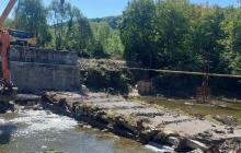 Демонтаж конструкції обваленого мосту біля Жденієва