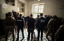 Обшуки підозрюваного