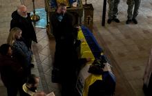 Прощання з полеглим захисником Андрієм Лапіковим