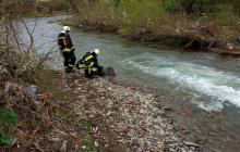 Назвичайники вилучили з річки загиблого чоловіка та передали поліції