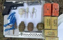 На Закарпатті ув‘язнений через телефон торгував зброєю