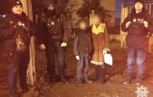 Патрульні з хлопчиком і його мамою