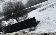 Автобус перекинувся у кювет