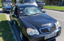 Неадекватний чоловік в Ужгороді на Заньковецькій за 15 хвилин пошкодив 10 авто
