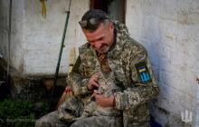 Військовий з котом