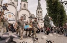 Прощання із воїном Сергієм Остапенком у Мукачеві
