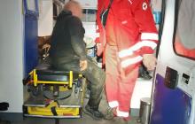 Травмований чоловік у "швидкій"