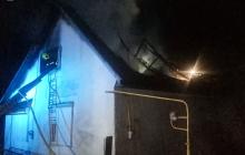 Жінка якраз проходила повз і побачила, як горить будинок її матері 