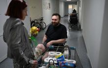 Волонтери принесли квіти у лікарню