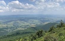 Краєвид гірської місцевості у Закарпаття