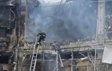 Атака росіян 29 грудня, пожежник працює на місці влучання