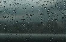 Дощ, вікно, краплі на склі