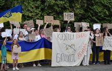 Ужгородці на мирному мітингу проти закону №12414 23 липня