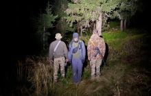 Прикордонники зі спійманим хлопцем