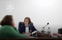 Обвинувачена і суддя