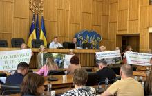 Мешканці сусіднього будинку на вулиці Гойди, 24 в Ужгородські міськраді