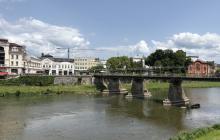 Ужгород, площа Театральна, пішохідний міст