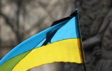 Прапор України з чорною стрічкою