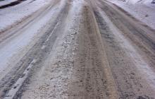 Сніг на дорозі