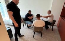 Вручення підозри директору фірми