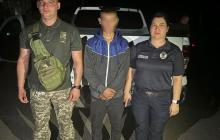 Прикордонники та поліцейські разом із знайденим підлітком