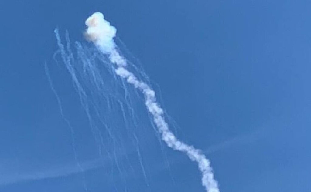Повітряна ціль у небі